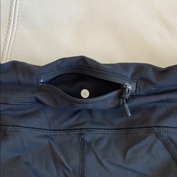 Black lululemon running tight crop length - Picture 5 of 6